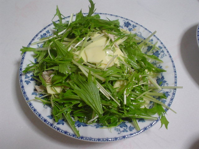 水菜とチーズの韓国風サラダ